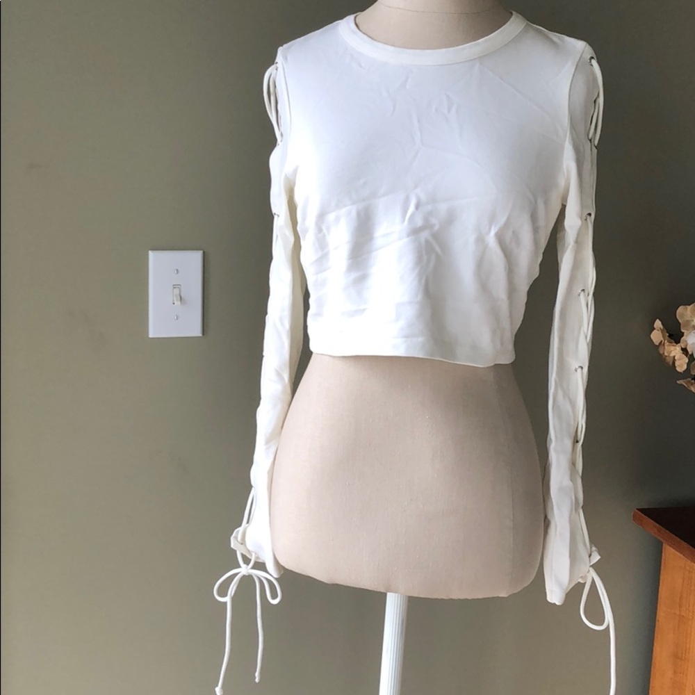 New with tags Tobi long sleeve cropped cream top